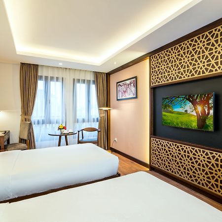 Conifer Grand Hotel Hanoi Buitenkant foto