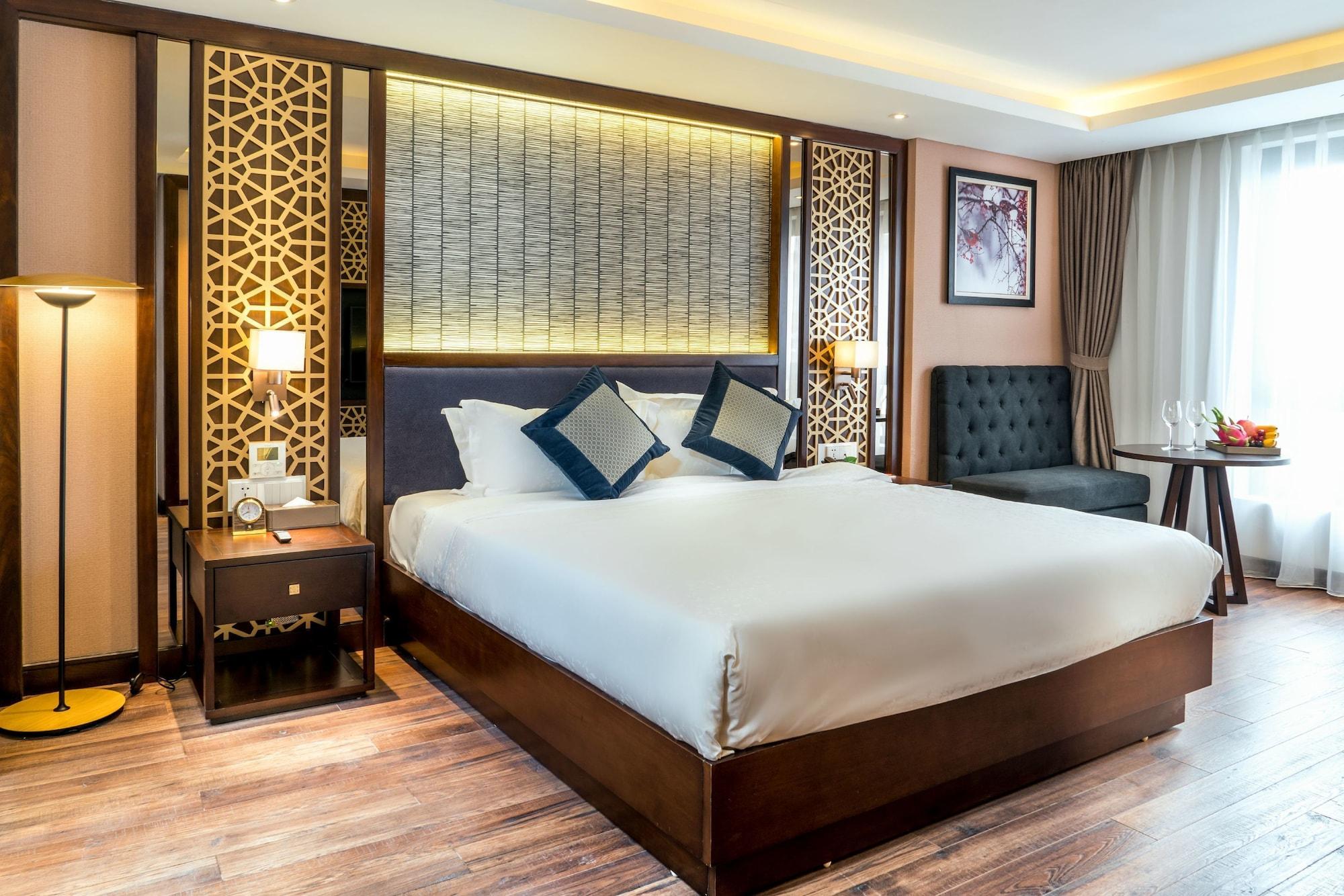 Conifer Grand Hotel Hanoi Buitenkant foto