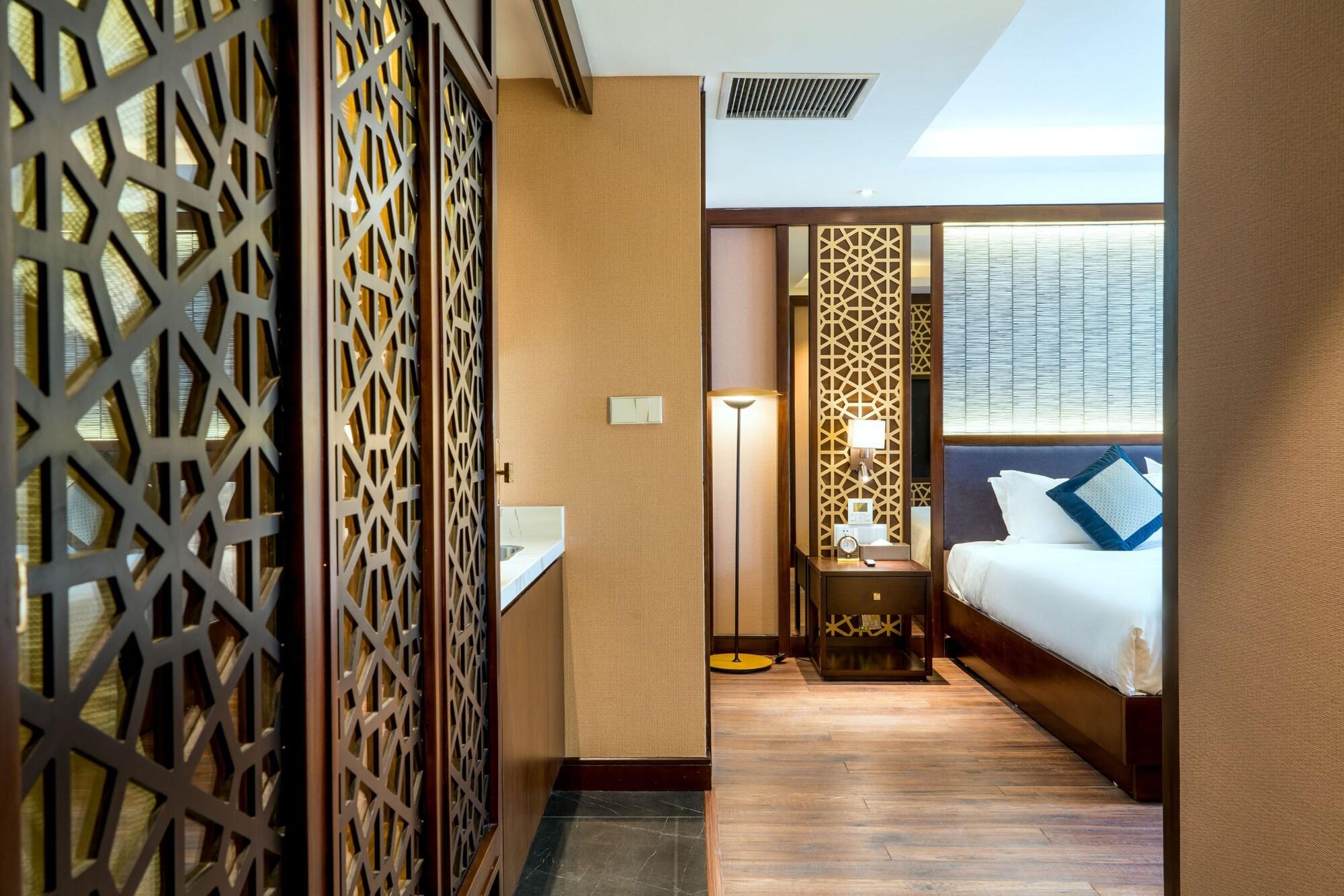 Conifer Grand Hotel Hanoi Buitenkant foto