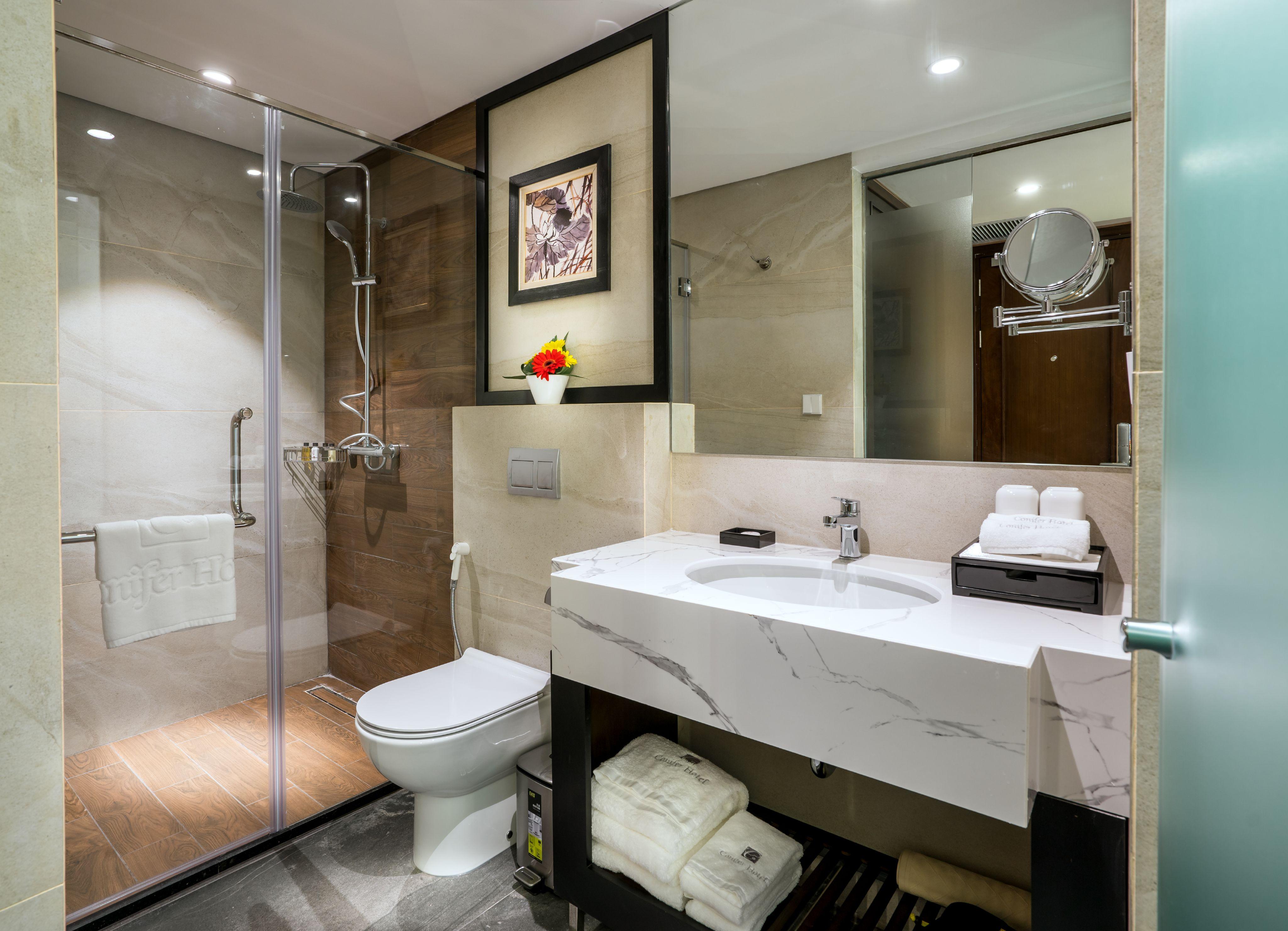 Conifer Grand Hotel Hanoi Buitenkant foto