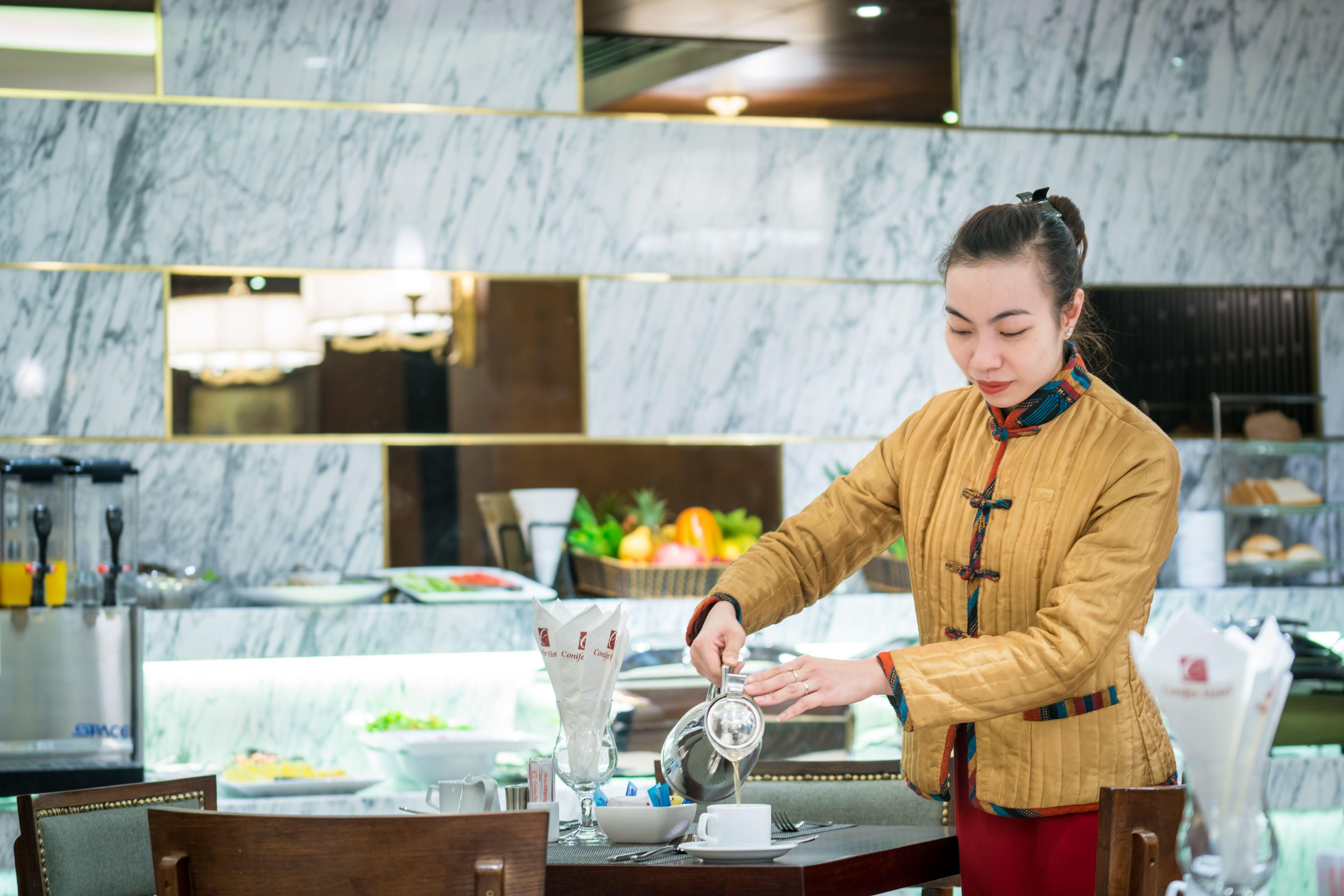 Conifer Grand Hotel Hanoi Buitenkant foto