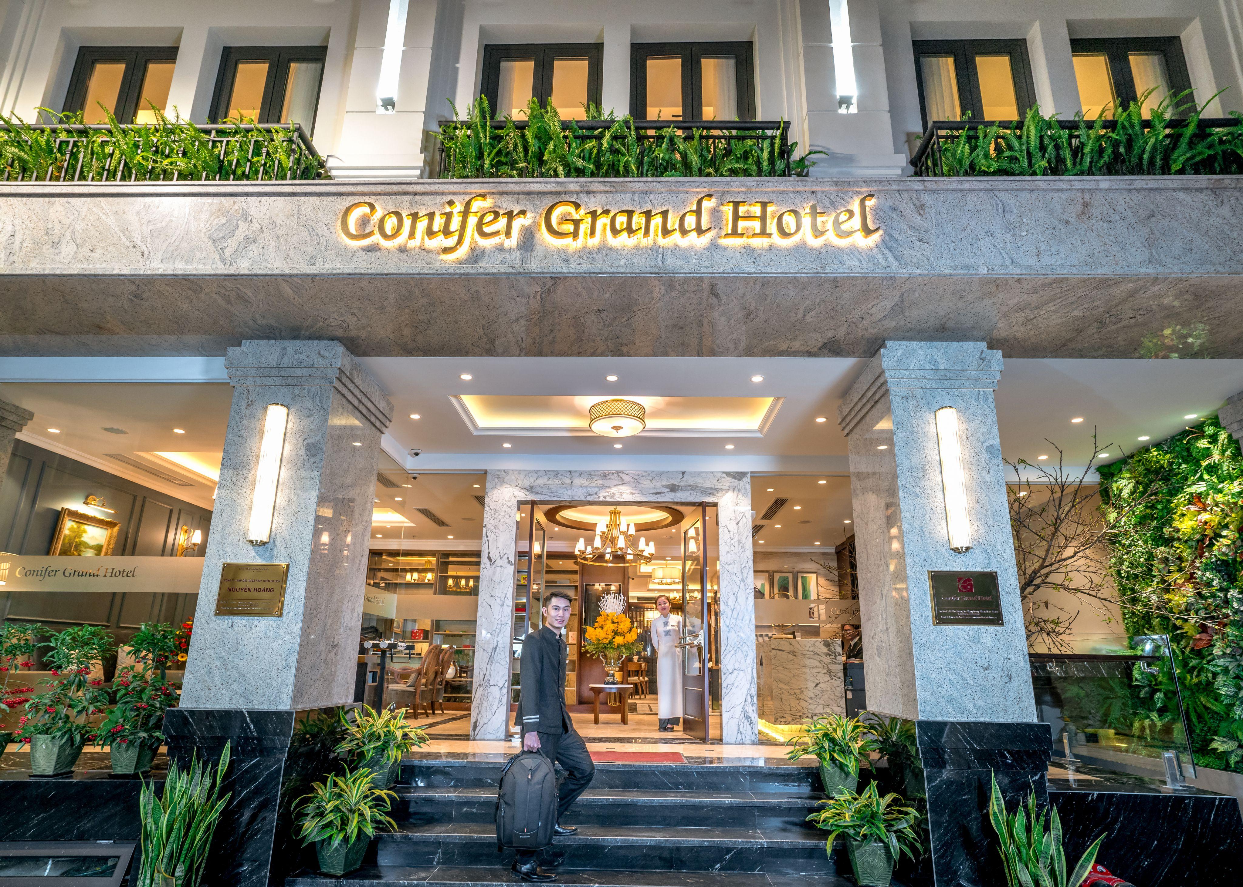 Conifer Grand Hotel Hanoi Buitenkant foto